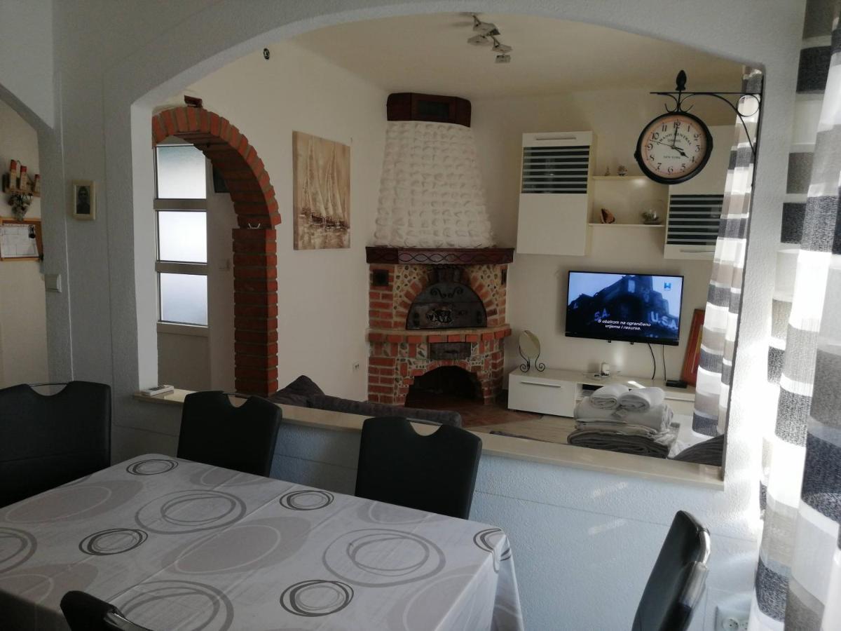 Centar Njivice Lägenhet Exteriör bild
